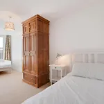 4 Bed In Oc-w001 Whitby