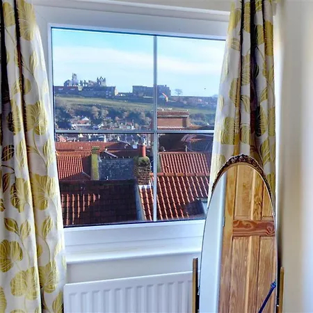 4 Bed In Whitby Oc-W001