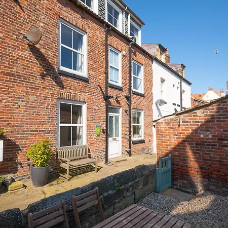 4 Bed In Whitby Oc-W001