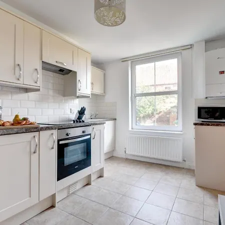 4 Bed In Oc-w001 * Whitby